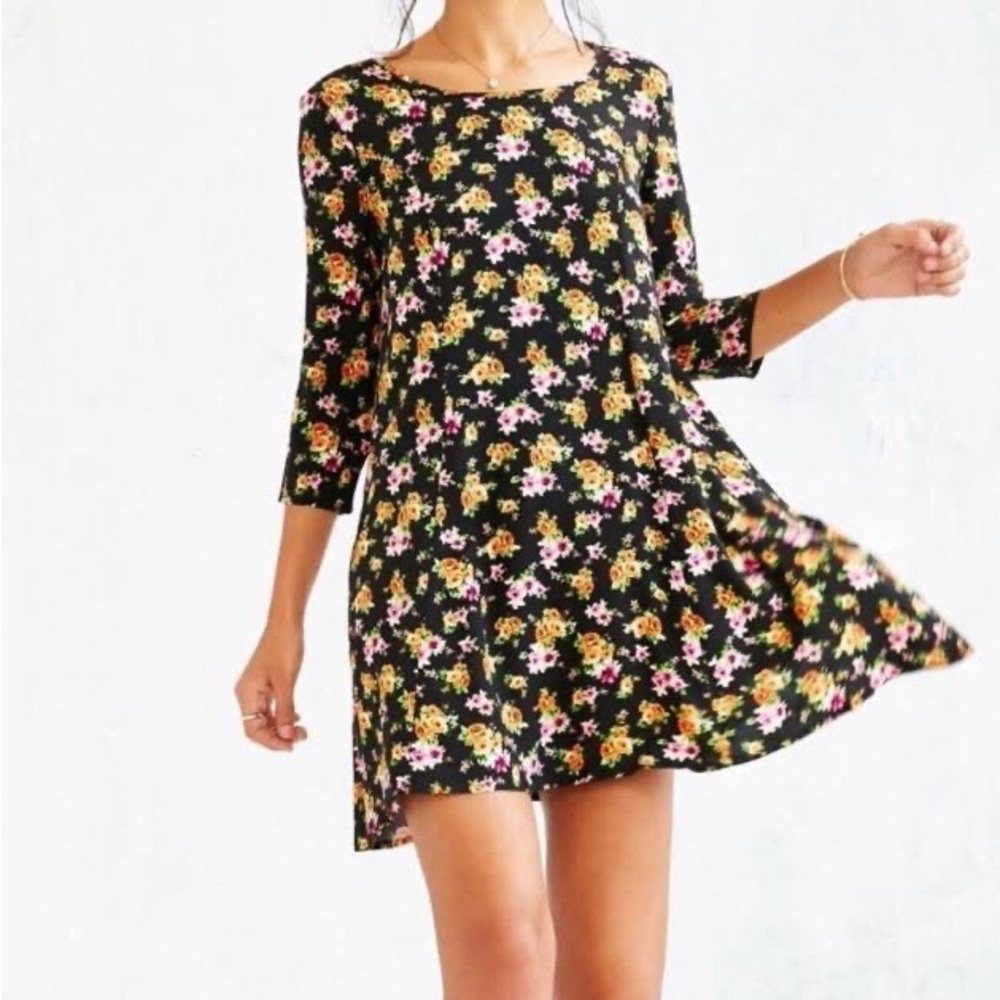 Kimchi Blue 3/4 Sleeve Voluminous Swingy Dress - Picture 3 of 10
